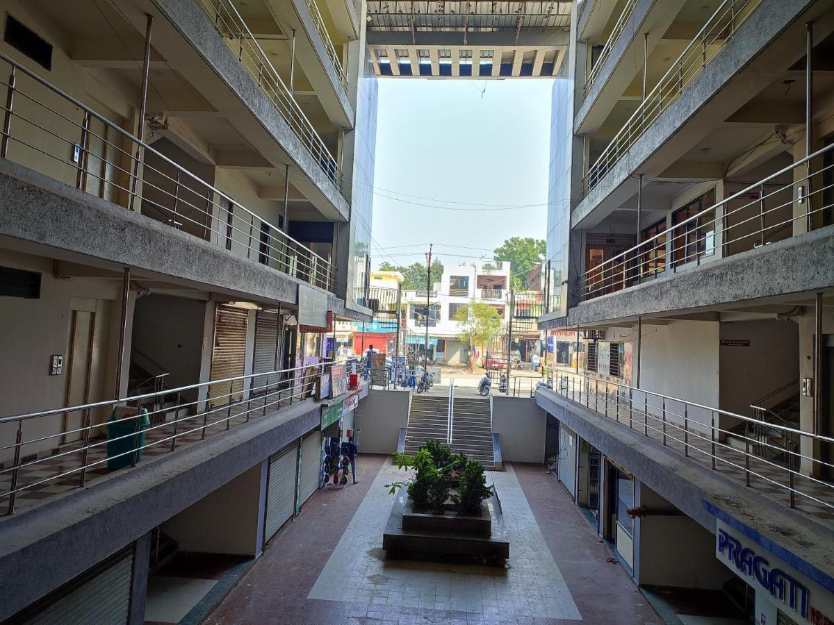 Hotel Vraj Rajpipla Ngoại thất bức ảnh