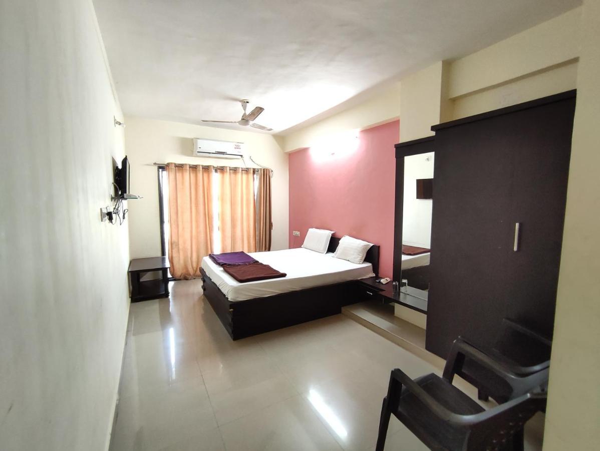 Hotel Vraj Rajpipla Ngoại thất bức ảnh