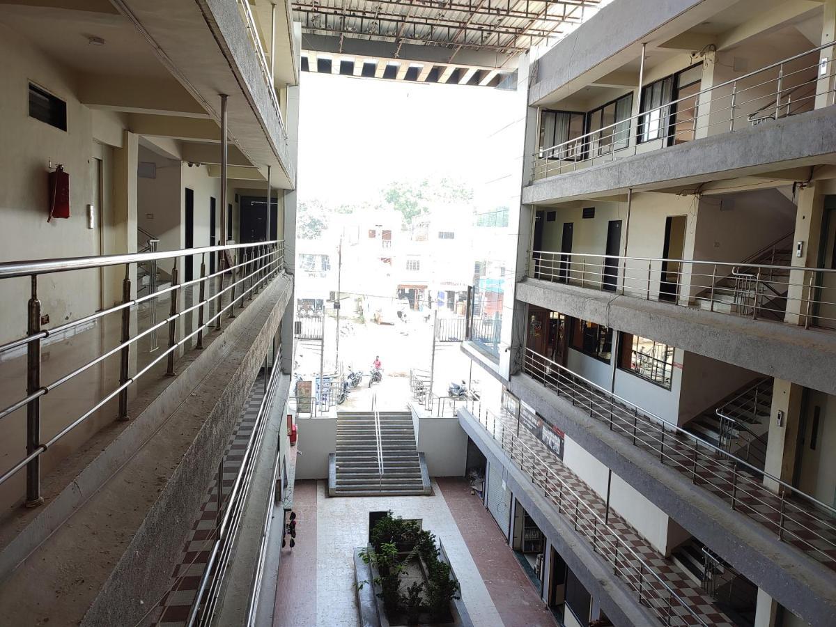 Hotel Vraj Rajpipla Ngoại thất bức ảnh