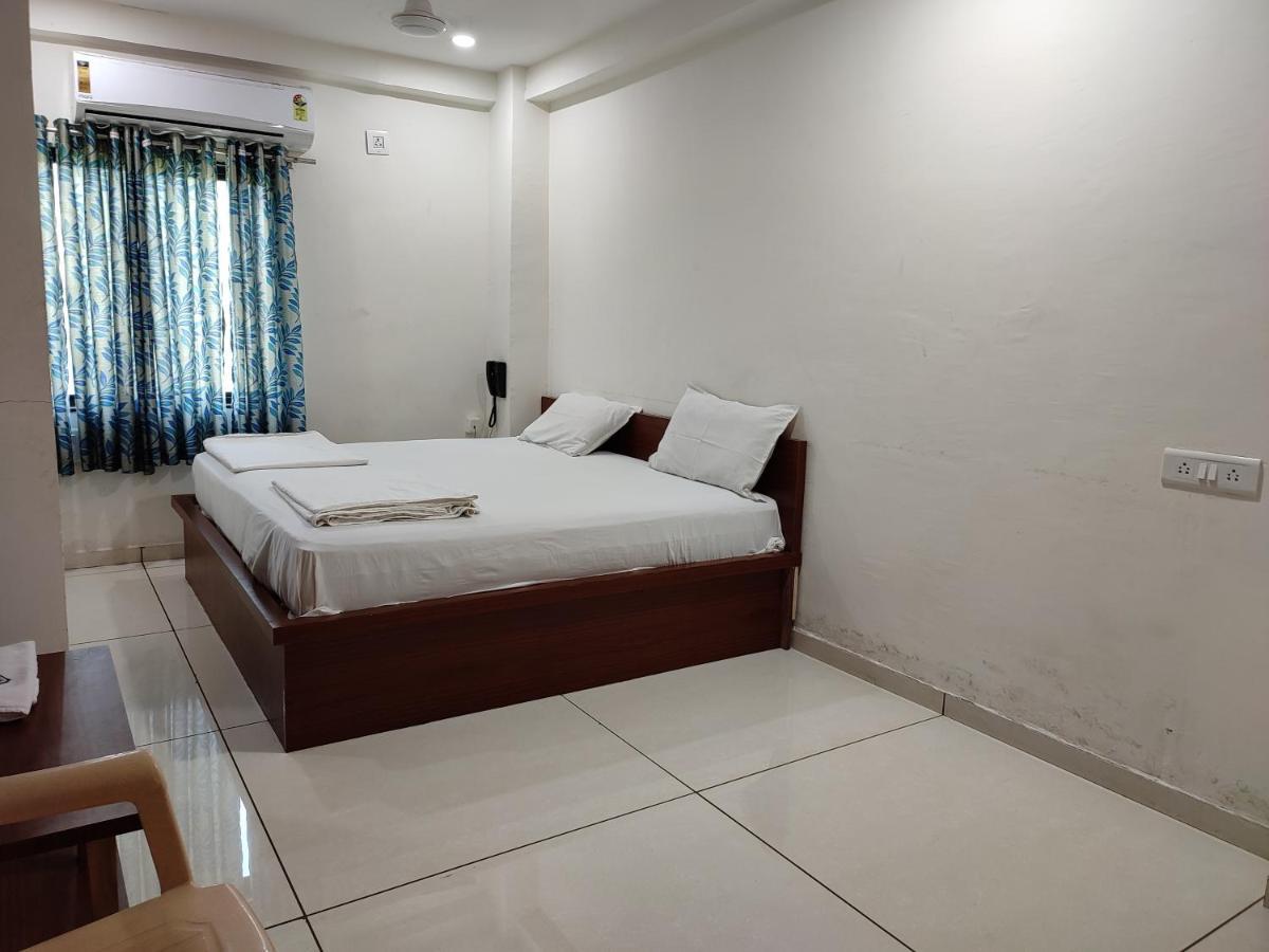 Hotel Vraj Rajpipla Ngoại thất bức ảnh