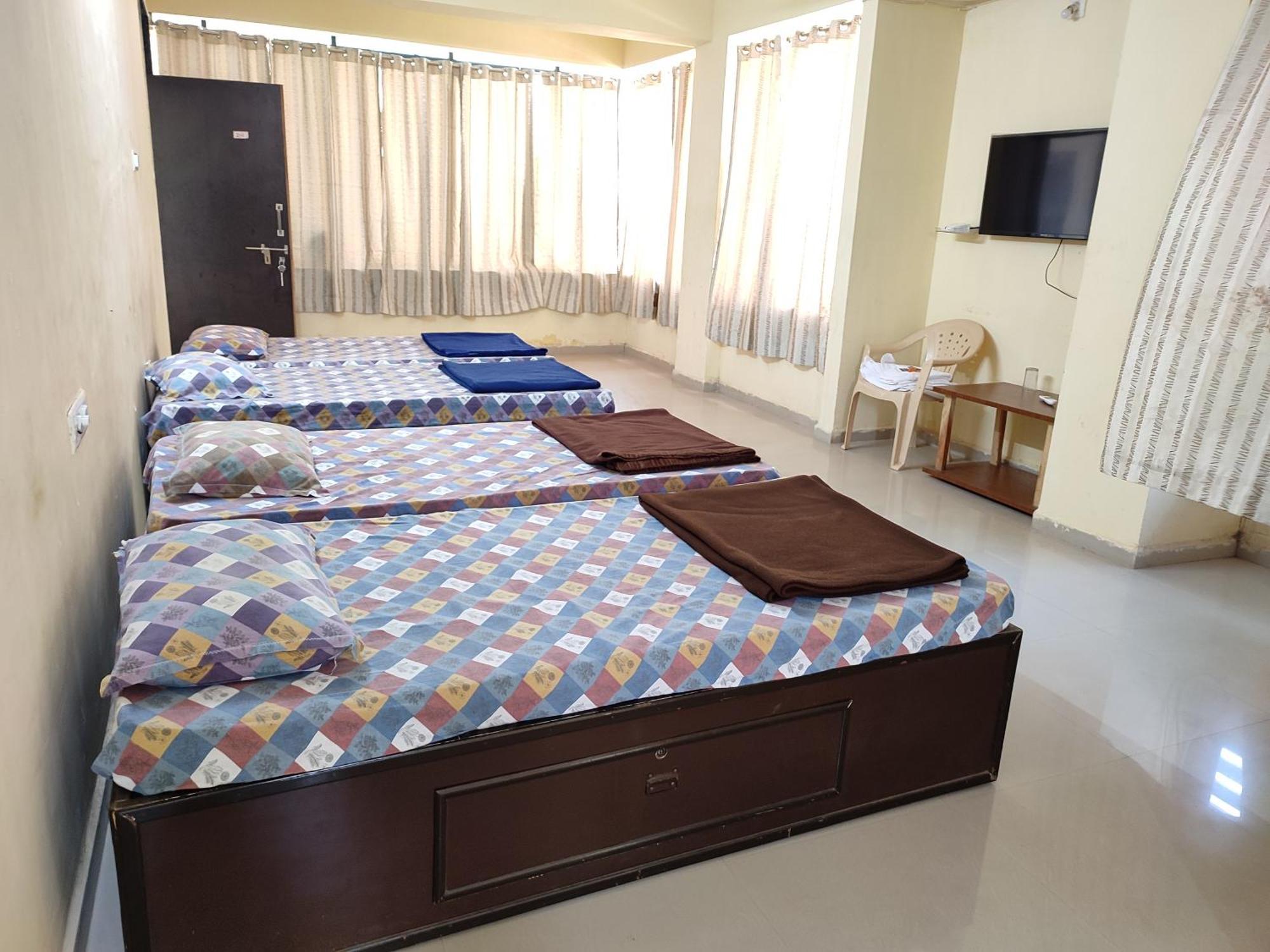 Hotel Vraj Rajpipla Ngoại thất bức ảnh